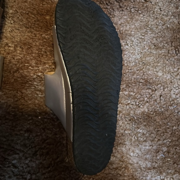 Sandles - Picture 5 of 5